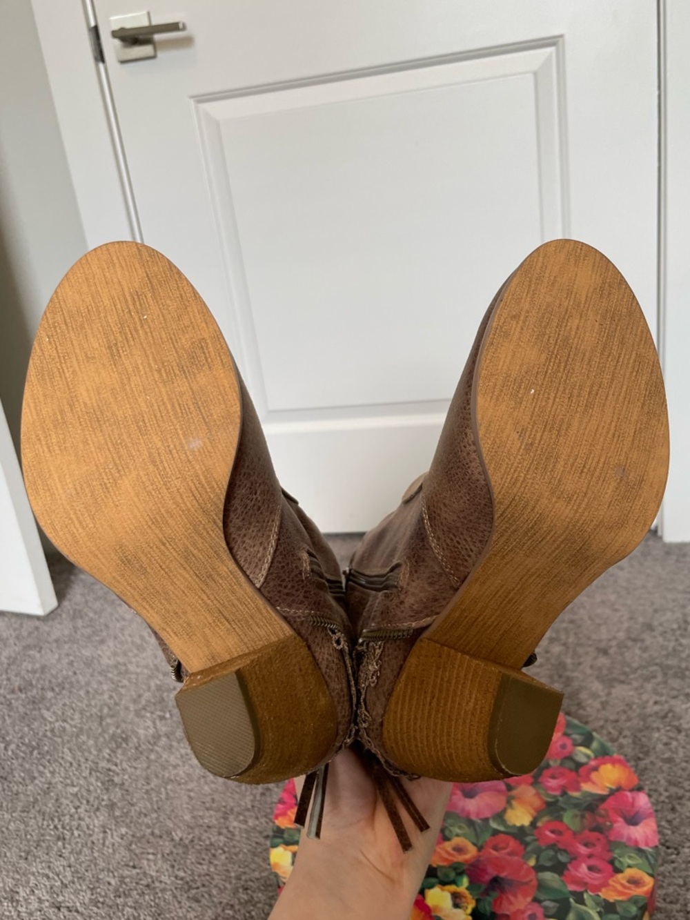 BOUTIQUE NOT RATED BOOTS WITH DETAIL size 8.5 - Picture 4 of 9